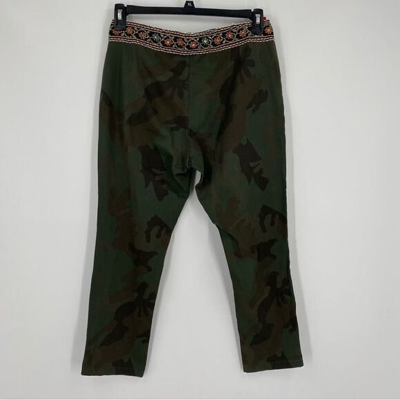 CL Casadei L. Women’s Camo Print High Rise Beaded Waist Cropped Pants - Picture 3 of 3